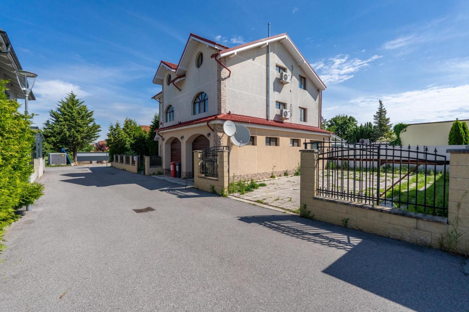 Faraway Aparthotel Near Vienna Airport With Anytime Self Check In Bruck an der Leitha Εξωτερικό φωτογραφία